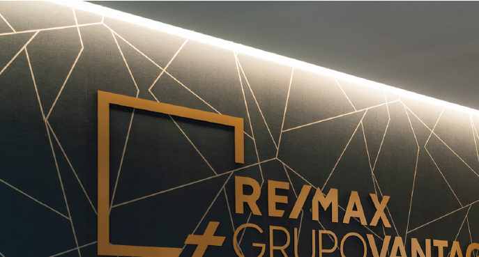  Éclairage sur-mesure avec kit ruban LED et profilé ROME installé dans une maison